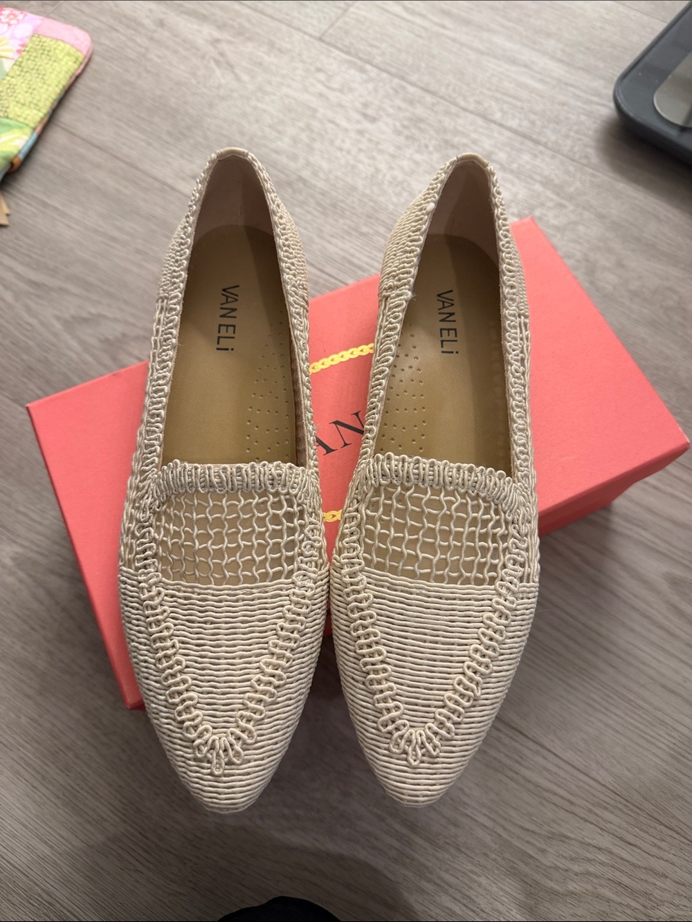 Vaneli Geoff beige embroidered pointed loafers size 9.5